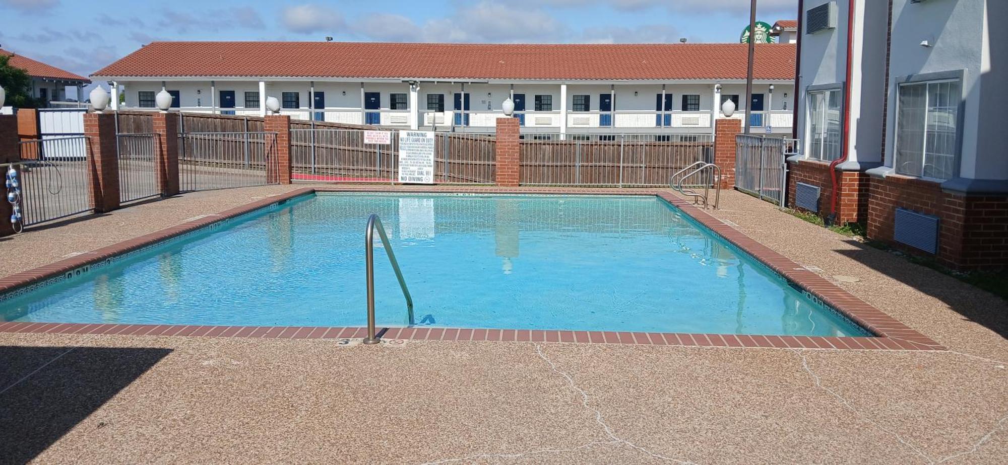 Red Roof Inn & Suites Euless - Dfw Airport Southwest Eksteriør billede