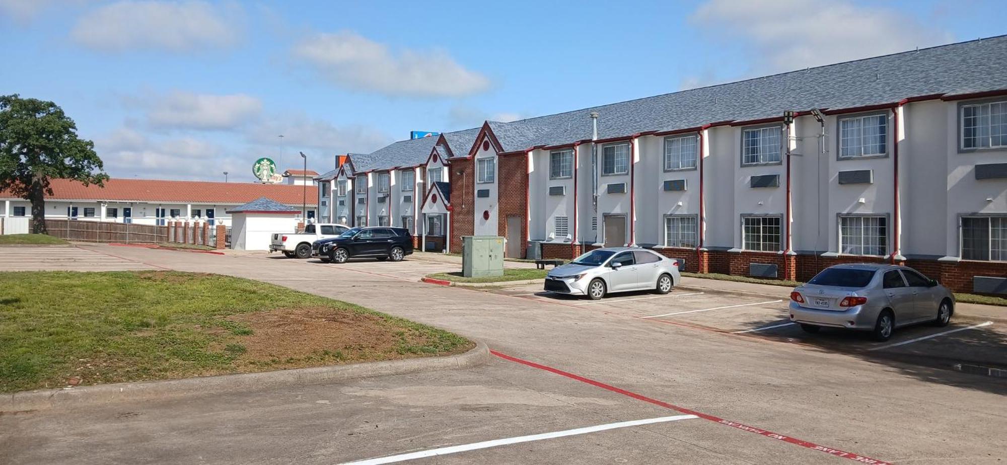 Red Roof Inn & Suites Euless - Dfw Airport Southwest Eksteriør billede
